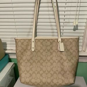 AMAZING condition Coach white and beige tote bag. Barely worn.